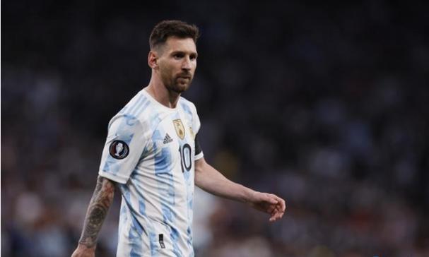 大学同学谈窦骁被指算计何超莲 力挺其人